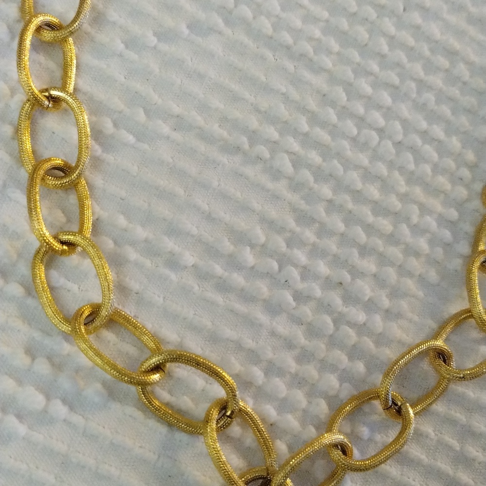 Susan Shaw Gold Bee Pendant Necklace - ONLY Wore Once - Picture 5 of 8